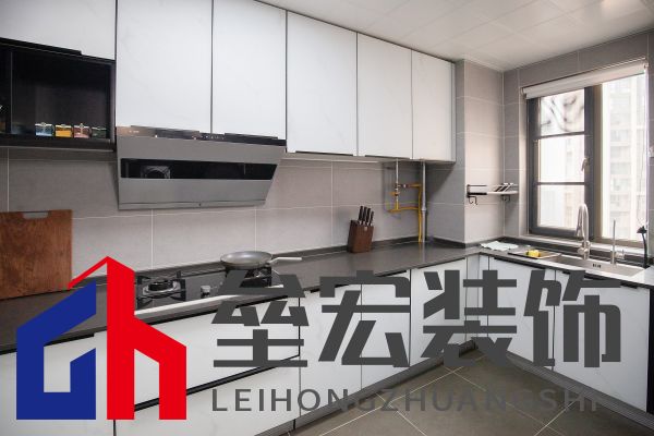 白色、木色與黑色演繹同一空間下的不同格調(diào)！