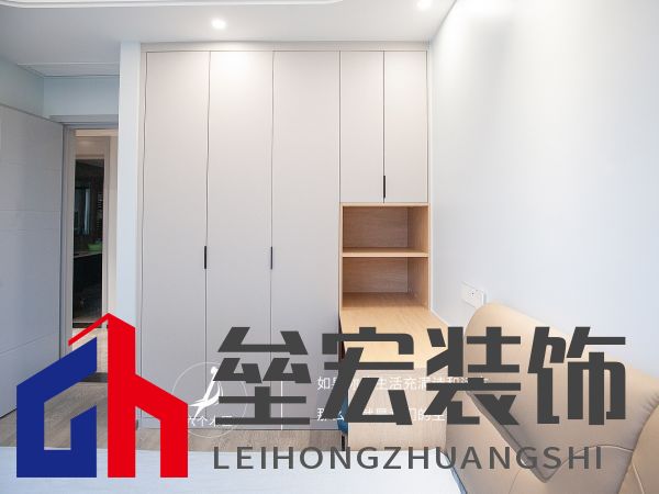 103㎡三居室一門到頂?shù)囊鹿裨O(shè)計(jì)，簡約又溫馨